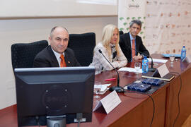 Eugenio Luque, María Jesús Morales, y José Manuel Domínguez en el homenaje de Unicaja a la Facultad de Económicas. Paraninfo. Abril 2015