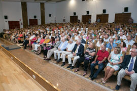 Asistentes al acto de graduación y clausura del curso del Aula de Mayores de la Universidad de Málaga. Paraninfo. Junio de 2017