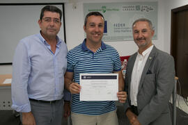 Entrega de diploma. Curso "Patrimonio y Turismo Cultural". Cursos de Verano de la Universidad de Málaga. Vélez Málaga. Julio de 2018