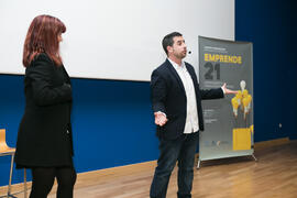 Representación previa a la conferencia de Josef Ajram. Seminario "Emprende 21". Paraninfo. Noviembre de 2017