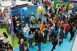 Estand de la Escuela Técnica Superior de Ingeniería Informática. Jornada de Puertas Abiertas de la Universidad de Málaga. Complejo Polideportivo Universitario. Marzo de 2022