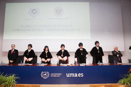 Mesa presidencial en la imposición de la Medalla de Oro de la Universidad de Málaga a la Universidad de Granada. Paraninfo. Diciembre de 2016