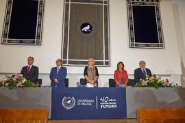 Mesa presidencial. Homenaje al personal que cumple 25 años al servicio de la Universidad de Málaga y al personal jubilado. Paraninfo. Julio de 2013