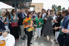 Entrega de flores a Coral Erades. Conmemoración del 30 Aniversario de la Oficina de Transferencia de Resultados de Investigación de la Universidad de Málaga (OTRI). Edificio del Rectorado. Mayo de 2019