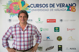 Francisco Lorenzo en photocall. Curso "El aceite de oliva, salud, cultura y riqueza de los pueblos mediterráneos". Cursos de Verano de la Universidad de Málaga. Vélez Málaga. Julio de 2018