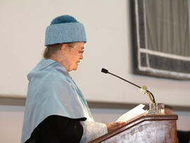 Investidura como Doctora "Honoris Causa" de D.ª Victoria Atencia García. Paraninfo. Diciembre de 2011