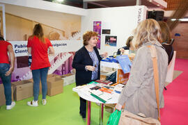 Estand del Servicio de Publicaciones y Divulgación Científica. Jornadas de Puertas Abiertas de la Universidad de Málaga. Complejo Polideportivo Universitario. Abril de 2016