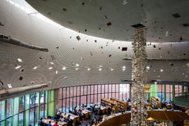 Biblioteca General con la instalación "Biblioteca de Babel XIII", de José Ignacio Díaz de Rábago. Campus de Teatinos. Enero de 2018