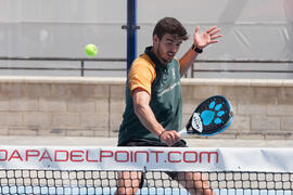 Jugador en un partido. Campeonato de España Universitario de Pádel. Antequera. Abril de 2017