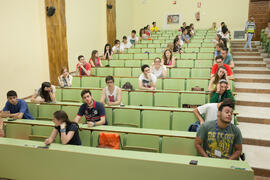 Examen en el aula Magna de la Facultad de Económicas y Empresariales. Olimpiada Española de Economía, Fase Nacional. Málaga. Junio de 2015