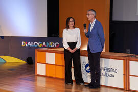 Intervención de Alejandro Rodríguez previa a la conferencia "Dialogando" con Clara Grima. Escuela de Ingenierías Industriales de la Universidad de Málaga. Mayo de 2024