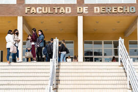 Entrada de la Facultad de Derecho de la Universidad de Málaga. Campus de Teatinos. Octubre de 2020