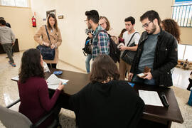 Acreditaciones previas a la conferencia "Dialogando" con Aitor Sánchez. Facultad de Medicina. Marzo de 2017