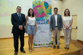 Foto de grupo. Inauguración de los Cursos de Verano de la Universidad de Málaga. Vélez Málaga. Julio de 2018