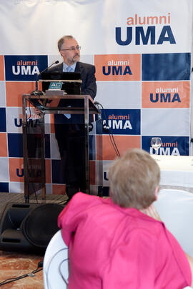 Salvador Díaz Cano en su nombramiento como miembro de honor de la Asociación de Antiguos Alumnos de la Universidad de Málaga. Foro Alumni-UMA. Mayo de 2014