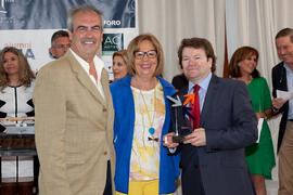 Carlos de las Heras, Adelaida de la Calle y Juan José Hinojosa en el homenaje de la Asociación de Antiguos Alumnos a los decanos y directores de centro de la UMA. Foro Alumni-UMA. Mayo de 2015