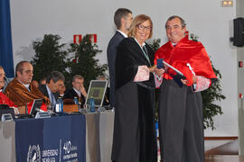 Entrega de la insignia al mérito en el trabajo. Acto Conmemorativo de los 40 años de la Universidad de Málaga. Escuela Técnica Superior de Ingeniería Informática. Diciembre de 2012