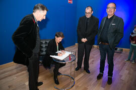 Anna Heringer firma el libro de visitas. Inauguración del curso 2018-2019 de la Escuela Técnica Superior de Arquitectura de la Universidad de Málaga. Paraninfo. Octubre de 2018