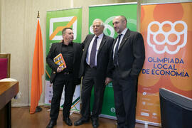 Pablo Podadera, Josep Borrell y Eugenio Luque momentos previos a la conferencia de Josep Borrell. Facultad de Ciencias Económicas y Empresariales. Febrero de 2017
