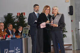 Entrega de la insignia al mérito en el trabajo. Acto Conmemorativo de los 40 años de la Universidad de Málaga. Escuela Técnica Superior de Ingeniería Informática. Diciembre de 2012