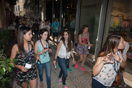 Visita guiada por el centro histórico. Olimpiada Española de Economía, Fase Nacional. Calle Santa María. Málaga. Junio de 2015