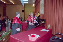 Investidura como Doctor "Honoris Causa" de D. Eduardo García de Enterría por la Universidad de Málaga. Paraninfo. Abril de 1999