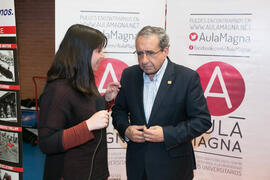 María Teresa Fernández-Ostos entrevista a José Ángel Narváez durante las Jornadas de Puertas Abiertas de la Universidad de Málaga. Complejo Polideportivo Universitario. Marzo de 2017