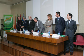 Foto de grupo tras la entrega de premios de la X Olimpiada de Economía. XI Jornadas Andaluzas de Enseñanza de Economía. Facultad de Ciencias Económicas y Empresariales. Febrero de 2018