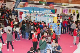 Estand de la Facultad de Filosofía y Letras. Jornada de Puertas Abiertas de la Universidad de Málaga. Complejo Polideportivo Universitario. Abril de 2016