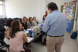 Cata de aceite. Seminario "Emprende 21". Mesa redonda "Emprendimiento femenino en la gastronomía". Facultad de Ciencias Económicas y Empresariales. Octubre de 2016