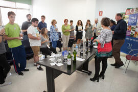 Cata de vino. Mesa redonda "Emprendimiento femenino en la gastronomía". Seminario "Emprende 21". Facultad de Ciencias Económicas y Empresariales. Octubre de 2016