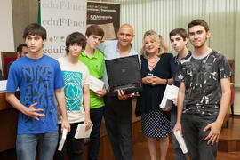 Equipo ganador del accésit en la categoría "Edufinet" en la entrega de premios de la V Olimpiada Financiera. Facultad de Ciencias Económicas y Empresariales. Junio de 2015