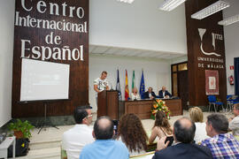 Intervención de un alumno del CIE-UMA en su graduación el Día del Español. Centro Internacional de Español de la Universidad de Málaga. Junio de 2016