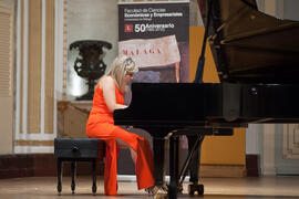 Concierto de Paula Coronas en homenaje a la Facultad de Económicas. Teatro María Cristina. Mayo de 2015