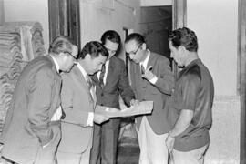 Málaga. Visita de las autoridades a las obras de adaptación del antiguo edificio de la Audiencia Provincial para la instalación del Colegio Universitario de Málaga. Septiembre de 1970