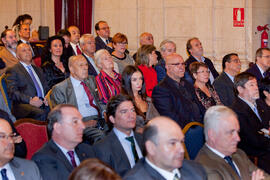 Asistentes a la entrega de la Medalla de la Ciudad y el título de Hijo Predilecto a Eugenio Chicano. Ayuntamiento de Málaga. Octubre de 2014