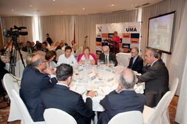 Almuerzo-coloquio en el nombramiento de Salvador Díaz Cano como miembro de honor de la Asociación de Antiguos Alumnos de la Universidad de Málaga. Foro Alumni-UMA. Mayo de 2014