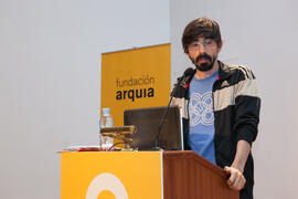 Pedro Hernández Martínez. Presentación del proyecto "Los límites de Google". V Foro Arquia/Próxima 2016: Futuro Imperfecto. Paraninfo. Octubre de 2016