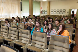 Asistentes a la inauguración del VI Reto Gestalentum 20x10. Facultad de Ciencias Económicas y Empresariales. Abril 2015