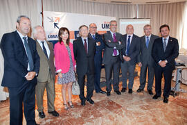 Retrato de grupo. Nombramiento de la Cofradía de los Estudiantes como miembro de honor de la Asociación de Antiguos Alumnos de la Universidad de Málaga. Foro Alumni-UMA. Mayo 2014