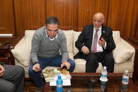 Elías Bendodo y Hamid Al-Naimiy en la reunión posterior a la firma del convenio con la Universidad de Sharjah, Emiratos Árabes. Palacio de la Marina. Noviembre de 2015