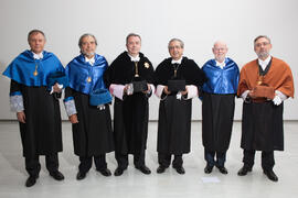 Retrato de grupo previo a la investidura como Doctor "Honoris Causa" de Antonio Luque por la Facultad de Ciencias de la Universidad de Málaga. Edificio del Rectorado. Octubre de 2016