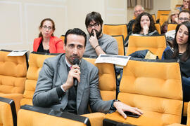 Turno de preguntas en el coloquio "Dialogando para desmontar mitos sobre nutrición". Facultad de Medicina. Marzo de 2017