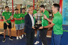 Entrega de la Copa del Rey de fútbol sala de BeSoccer UMA Antequera a la Universidad. Complejo Polideportivo Universitario. Mayo de 2022