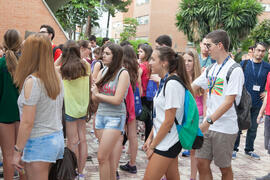 Llegada de alumnado. Examen en el aula Magna de la Facultad de Económicas y Empresariales. Olimpiada Española de Economía, Fase Nacional. Málaga. Junio de 2015