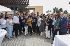 Entrega de flores a Coral Erades. Conmemoración del 30 Aniversario de la Oficina de Transferencia de Resultados de Investigación de la Universidad de Málaga (OTRI). Edificio del Rectorado. Mayo de 2019