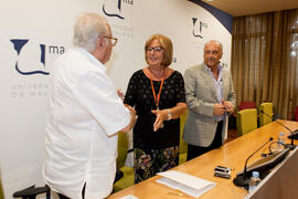 Firma del convenio por la donación de Eugenio Chicano a la Universidad de su colección de fotografías. Rectorado. Septiembre de 2014