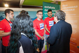 José Ángel Narváez en el estand de Deporte Universitario. Jornadas de Puertas Abiertas de la Universidad de Málaga. Complejo Polideportivo Universitario. Abril de 2016
