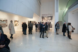 Momentos previos a la inauguración de la exposición "Paisajes Andaluces", de Eugenio Chicano. Museo del Patrimonio Municipal. Diciembre de 2016