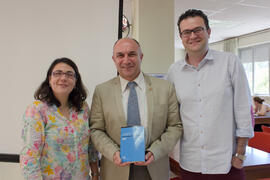 Foto de grupo tras la presentación del libro 'Los españoles y la sexualidad en el siglo XXI'. Facultad de Ciencias Económicas y Empresariales. Mayo 2015